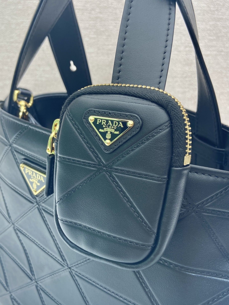 Pra*a tote bags